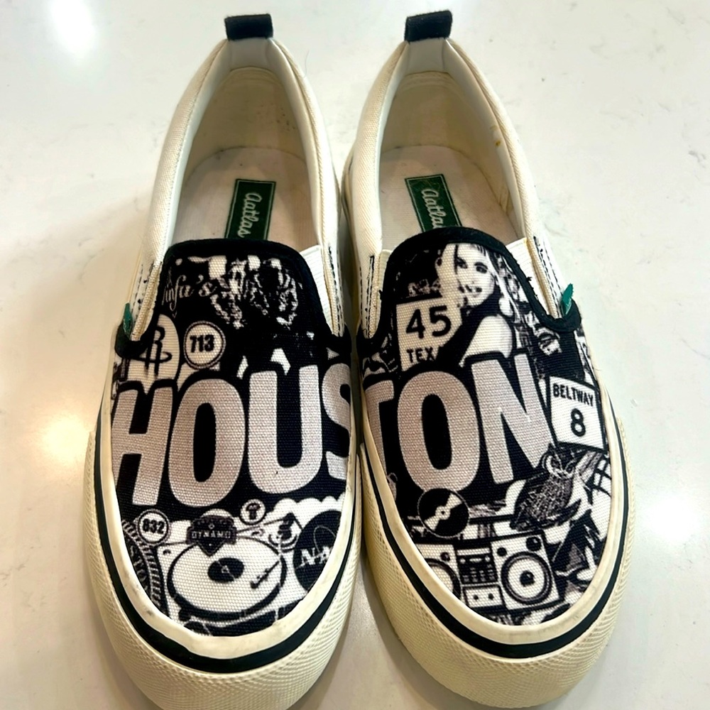 Vintage Aatlas HOUSTON skate shoes. Look like Vans. Womens size 6. Black/white